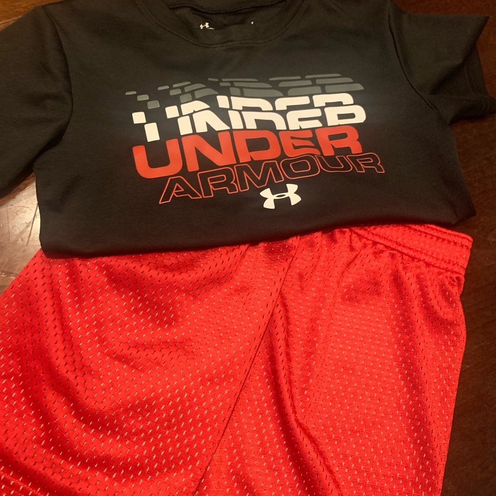 Boys Red and Black Under Armour Outfit Set Size 6 EUC Smoke free pet free home